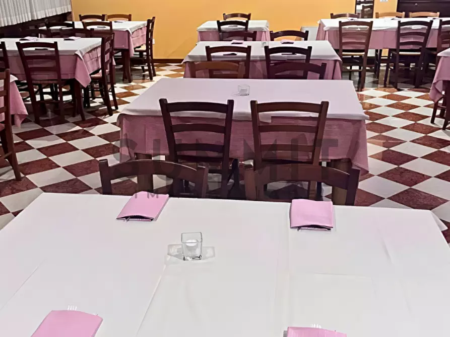 Immagine 8 di Attività commerciale in vendita  a Thiene