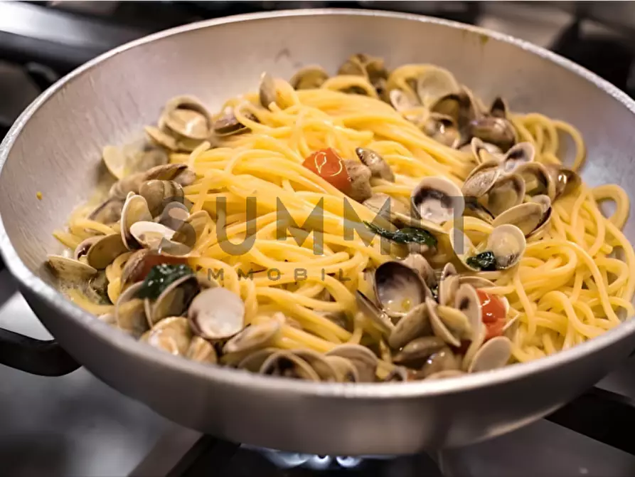 Immagine 11 di Attività commerciale in vendita  a Thiene