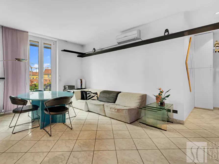 Immagine 2 di Appartamento in vendita  in Alzaia Naviglio Pavese, 60 a Milano