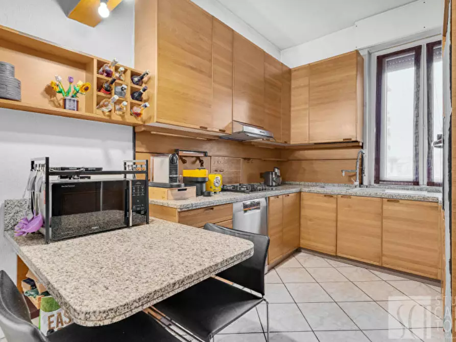 Immagine 8 di Appartamento in vendita  in Alzaia Naviglio Pavese, 60 a Milano