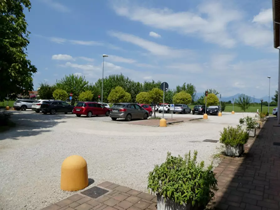 Immagine 2 di Ufficio in affitto  in Strada Ponte del Marchese a Vicenza