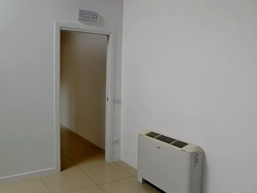 Immagine 5 di Ufficio in affitto  in Strada Ponte del Marchese a Vicenza