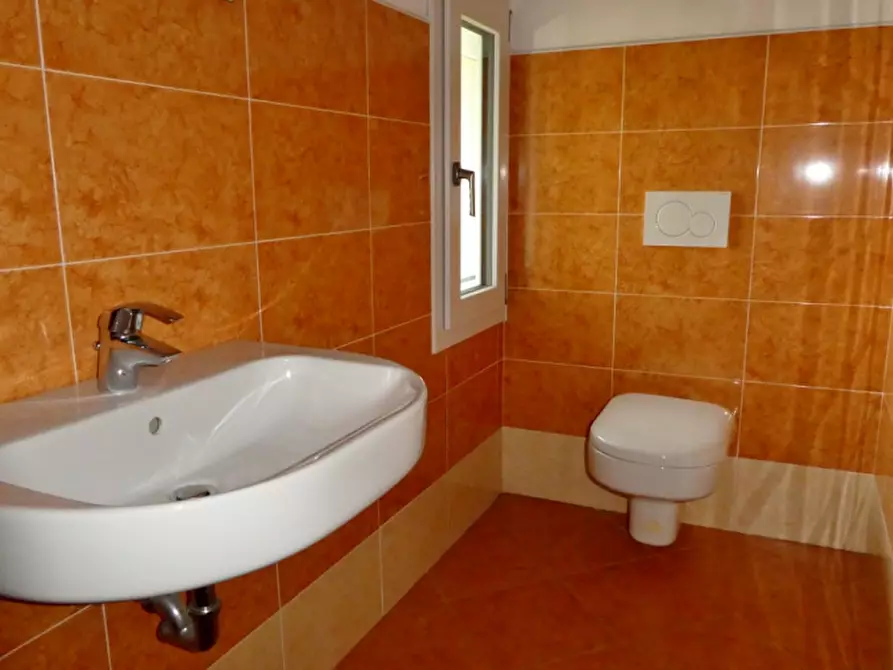 Immagine 8 di Ufficio in affitto  in Strada Ponte del Marchese a Vicenza