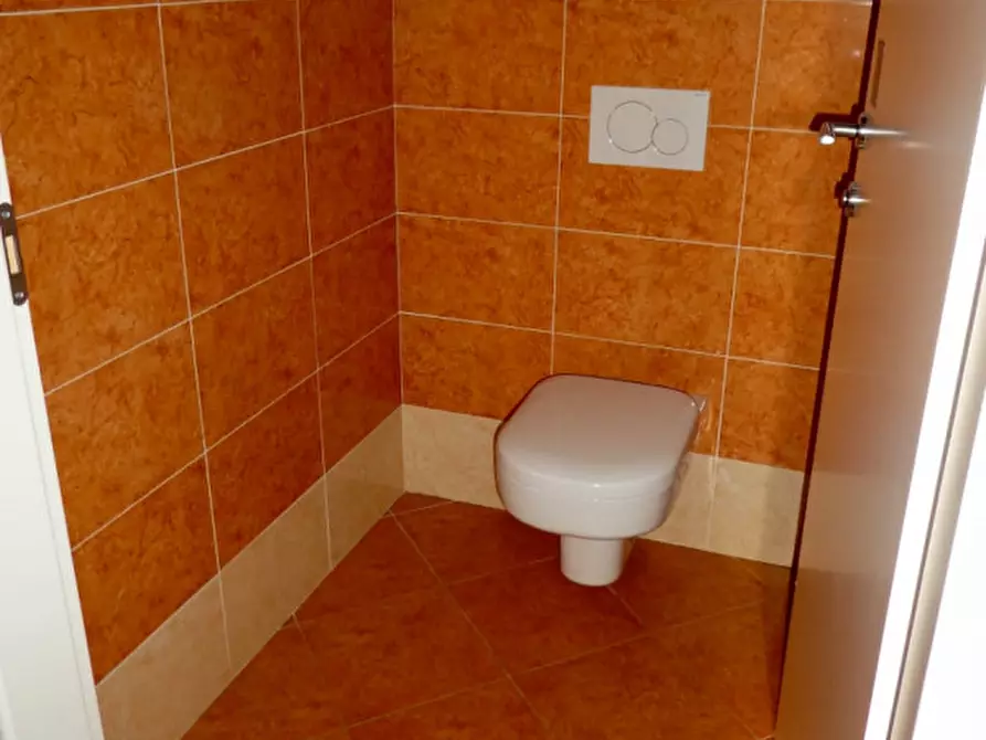 Immagine 9 di Ufficio in affitto  in Strada Ponte del Marchese a Vicenza