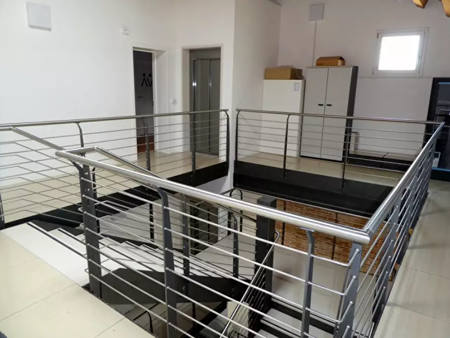 Immagine 12 di Ufficio in affitto  in Strada Ponte del Marchese a Vicenza