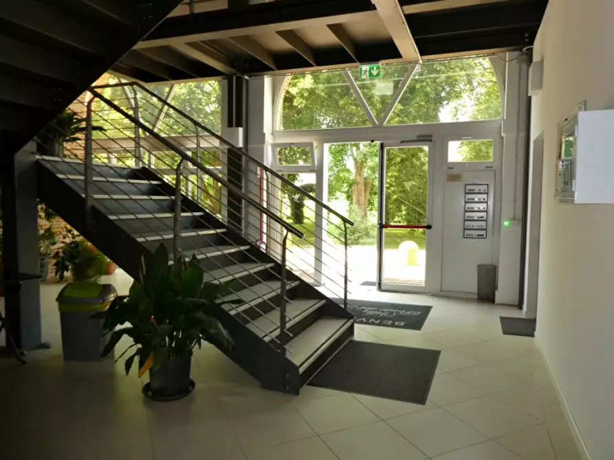 Immagine 16 di Ufficio in affitto  in Strada Ponte del Marchese a Vicenza