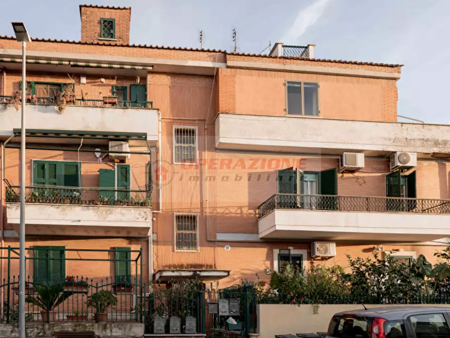 Immagine 1 di Appartamento in vendita  in Via Gabriella degli Esposti a Roma