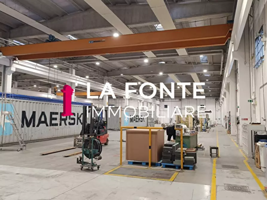 Immagine 1 di Capannone industriale in affitto  in via stazione a Mirano