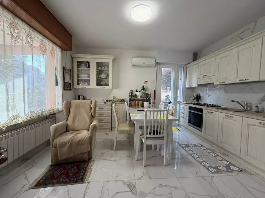 Immagine 2 di Appartamento in vendita  a Senigallia