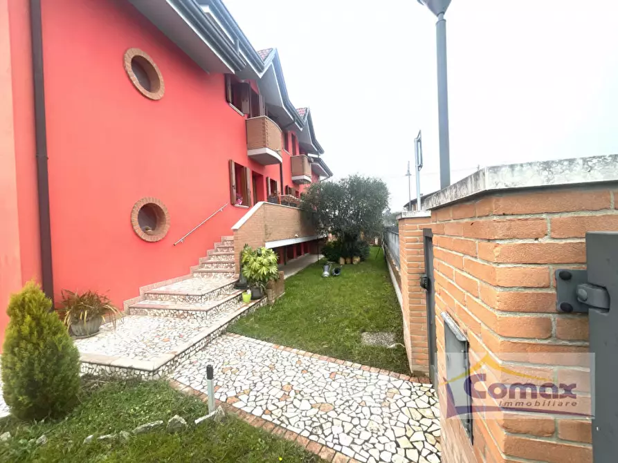 Immagine 3 di Casa bifamiliare in vendita  in Via Colli Euganei a Saccolongo