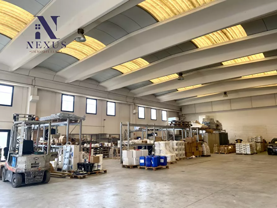 Immagine 1 di Capannone industriale in affitto  a Trecastelli