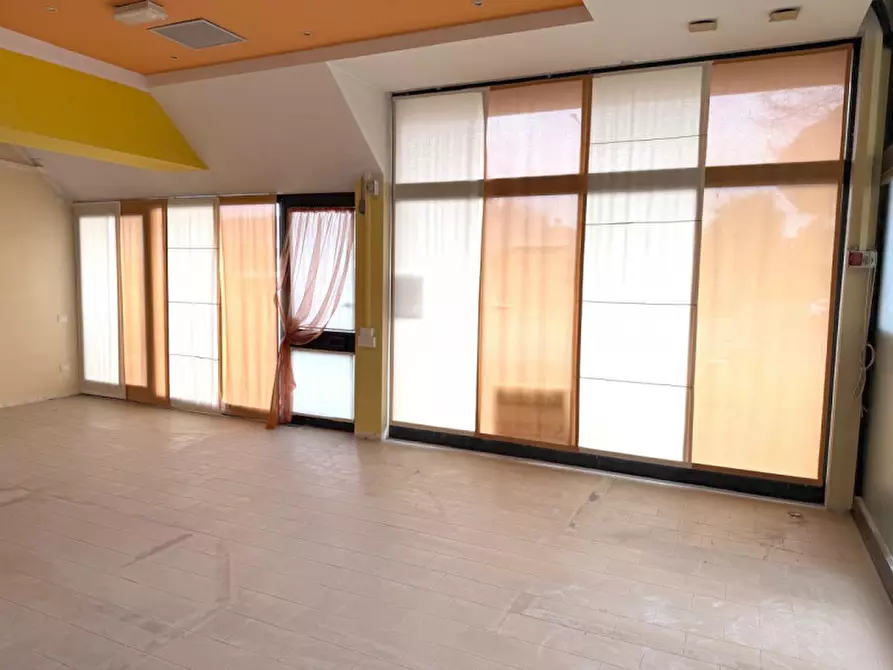 Immagine 3 di Laboratorio in vendita  in Via Leonardo da Vinci a Altavilla Vicentina