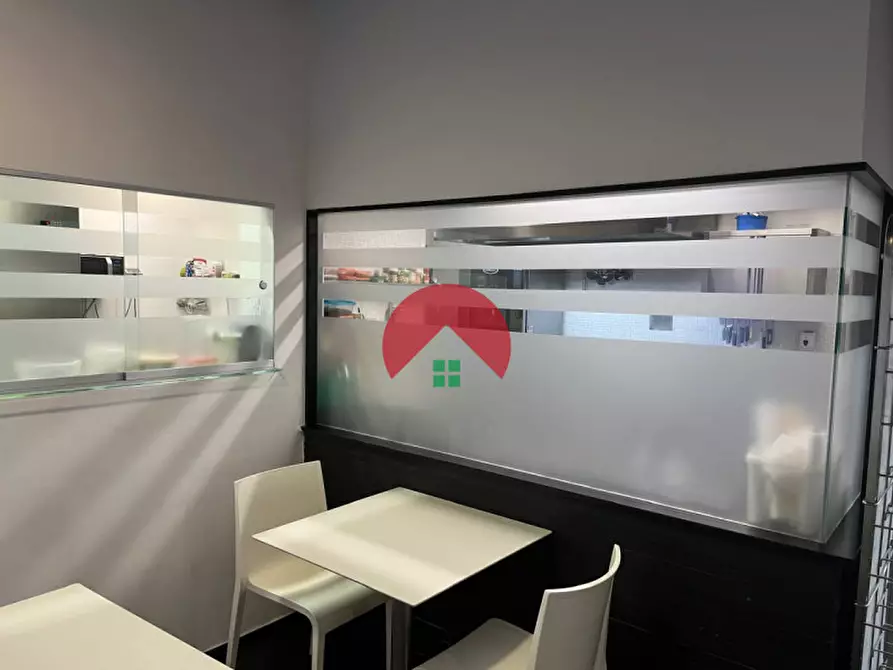 Immagine 4 di Attività commerciale in vendita  in Via Giulio Verne a Matera