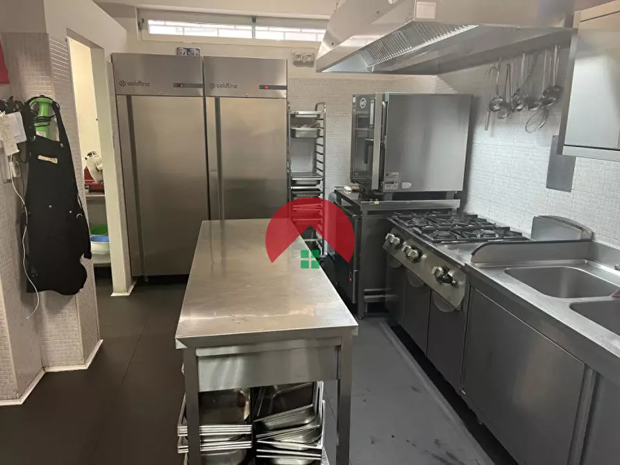 Immagine 5 di Attività commerciale in vendita  in Via Giulio Verne a Matera