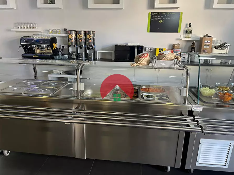 Immagine 10 di Attività commerciale in vendita  in Via Giulio Verne a Matera