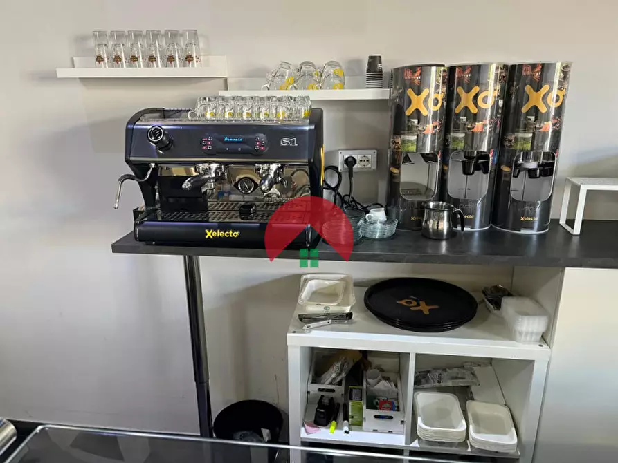 Immagine 11 di Attività commerciale in vendita  in Via Giulio Verne a Matera