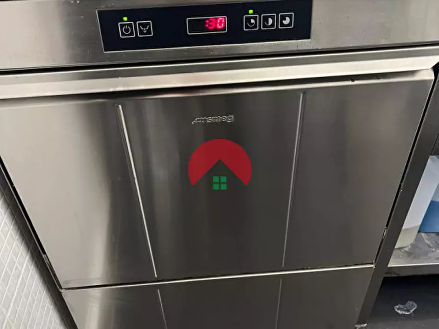 Immagine 11 di Attività commerciale in vendita  in Via Giulio Verne a Matera