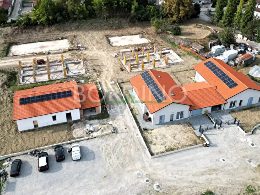 Immagine 12 di Villa in vendita  in Via XI Febbraio snc a Alba