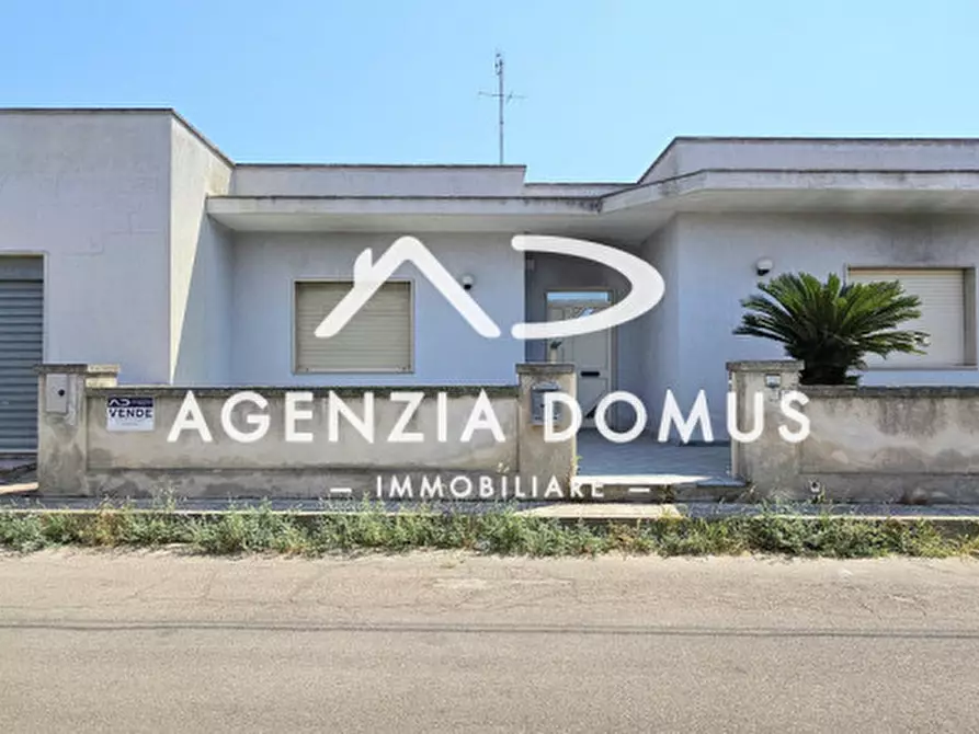 Immagine 1 di Villa in vendita  in via Liguria 31 a Racale