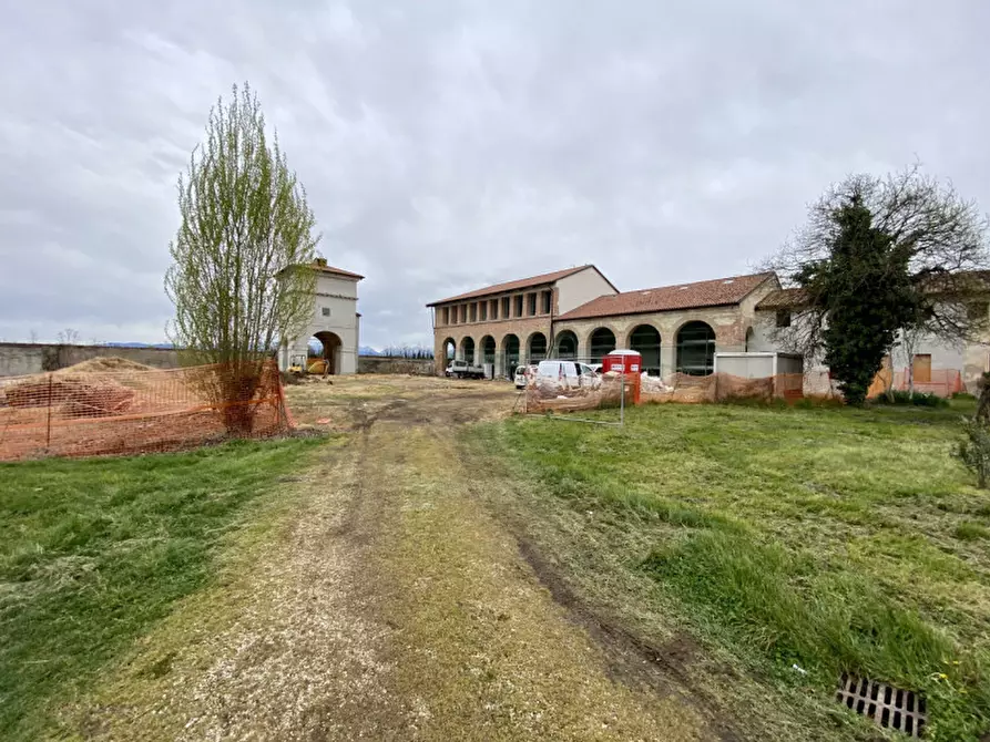 Immagine 2 di Villetta a schiera in vendita  in Strada di Settecà, 147 a Vicenza