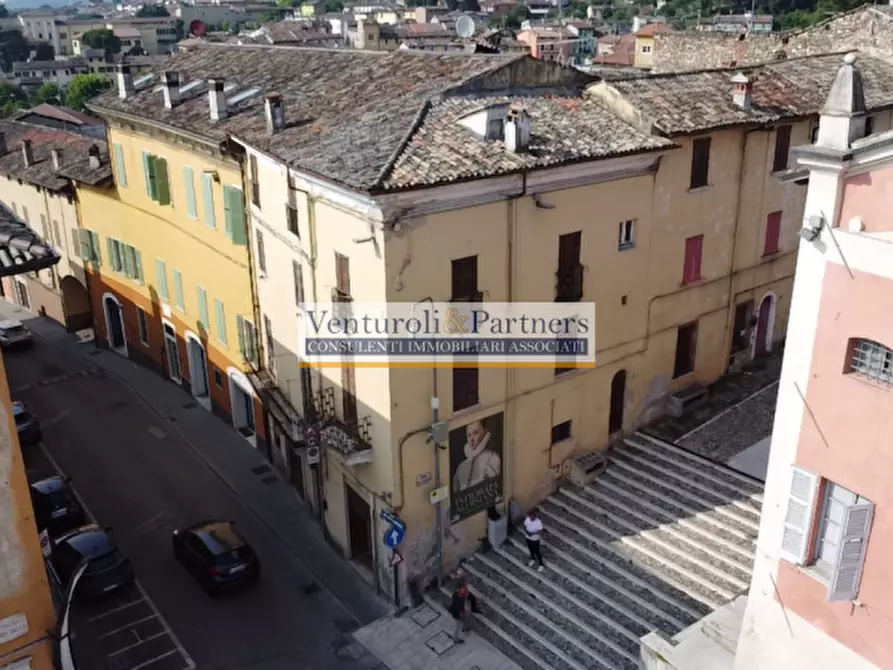 Immagine 1 di Palazzo in vendita  in Via Giovanni Chiassi a Castiglione Delle Stiviere