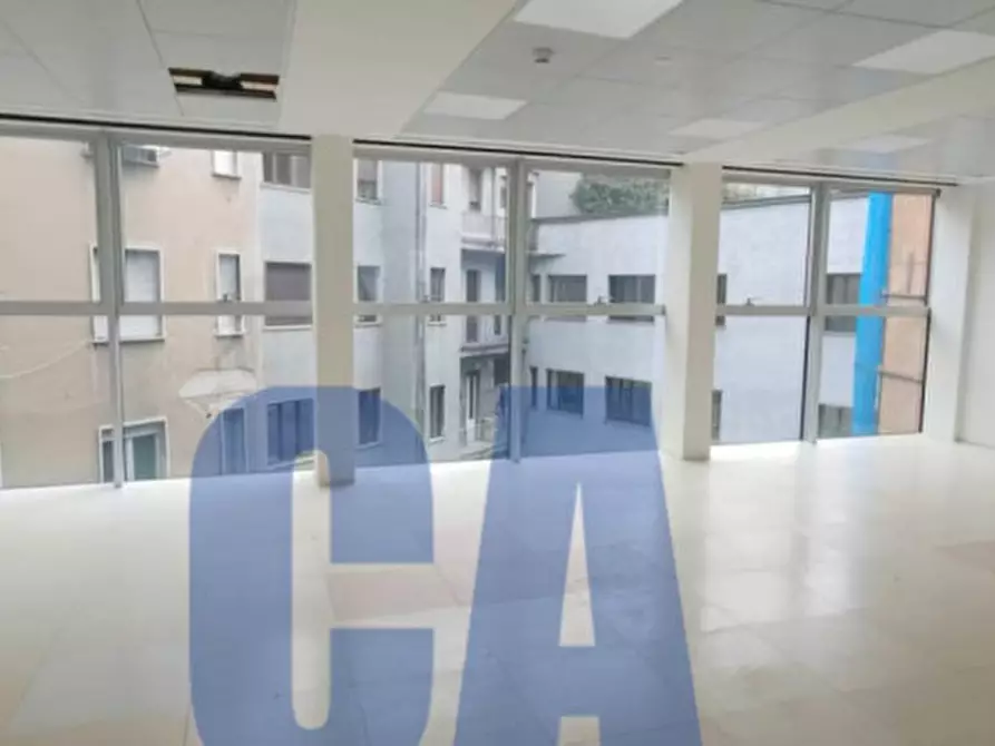 Immagine 12 di Ufficio in affitto  in GALLERIA SAN BABILA a Milano