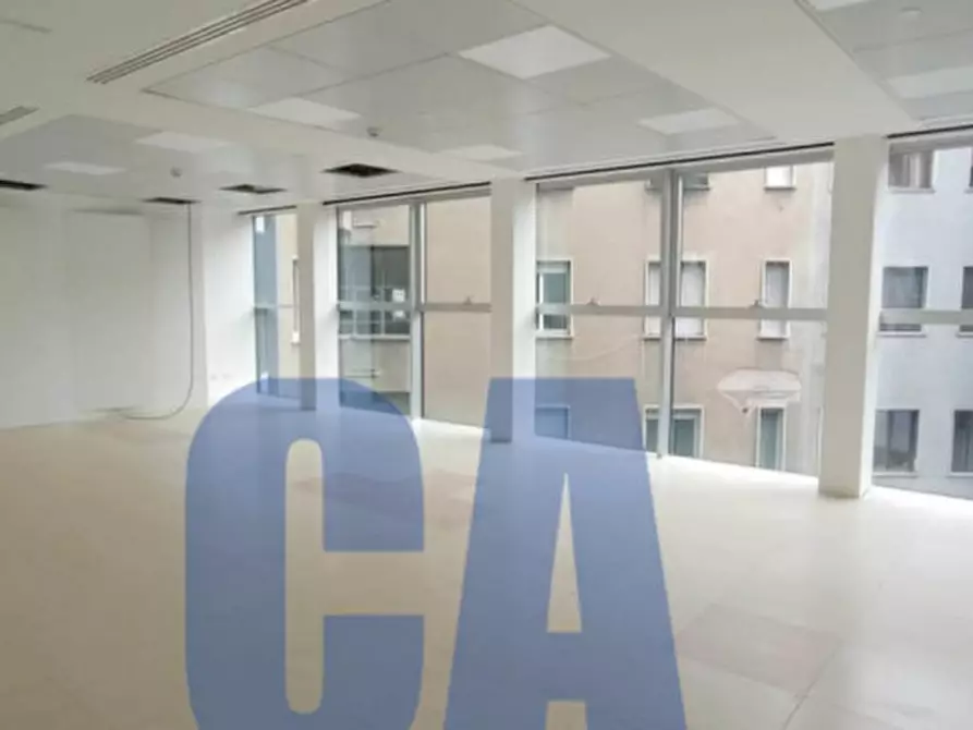 Immagine 15 di Ufficio in affitto  in GALLERIA SAN BABILA a Milano