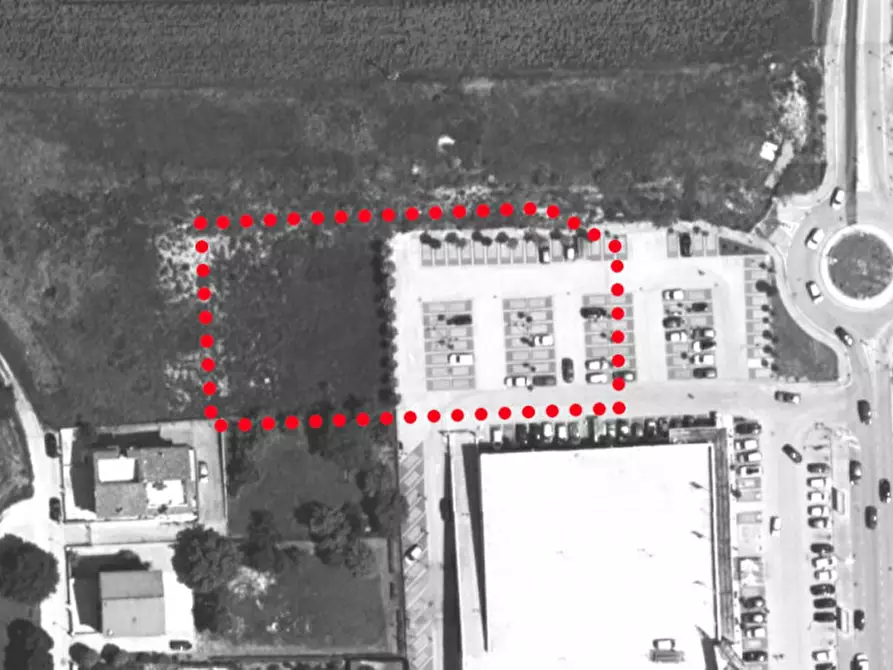 Immagine 5 di Terreno in vendita  in Via Pizzardeto, Loreto AN, Italia a Loreto