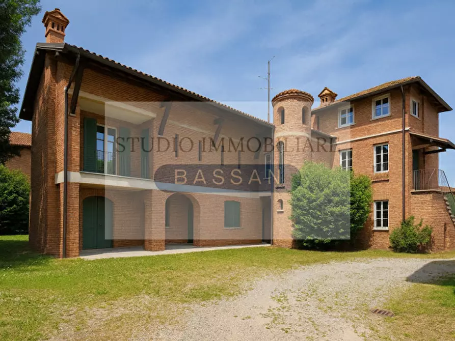 Immagine 3 di Camera in vendita  in Via Giuseppe Verdi 13 a Casorate Sempione