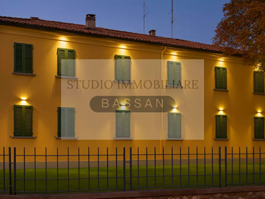 Immagine 1 di Palazzo in vendita  a Somma Lombardo