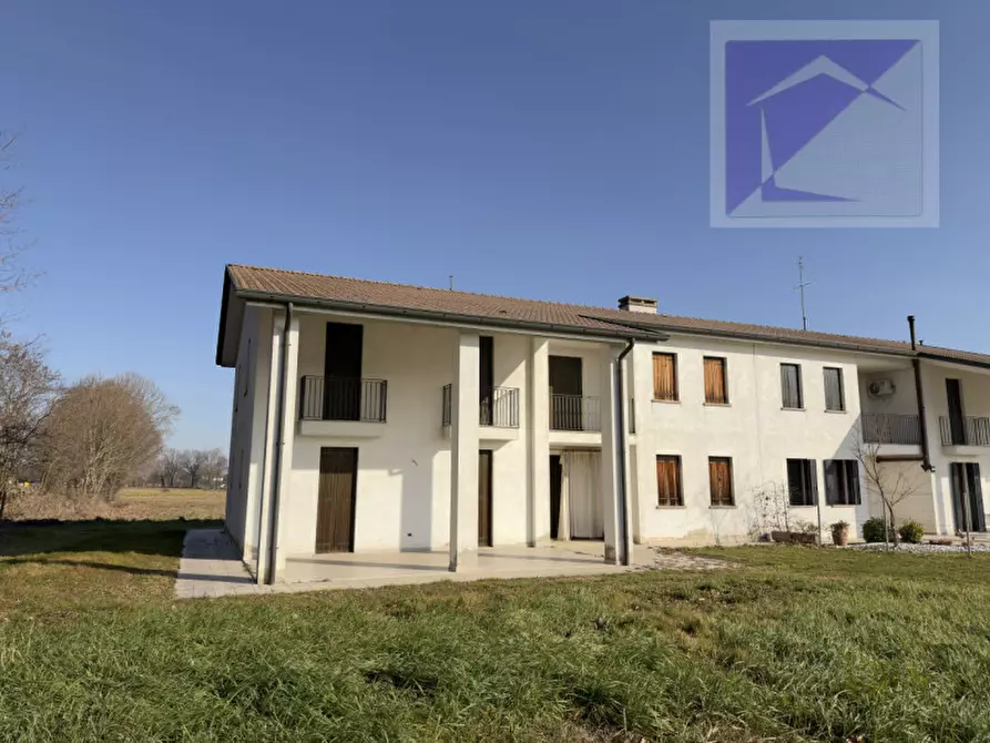 Immagine 1 di Casa bifamiliare in vendita  a Santa Giustina In Colle