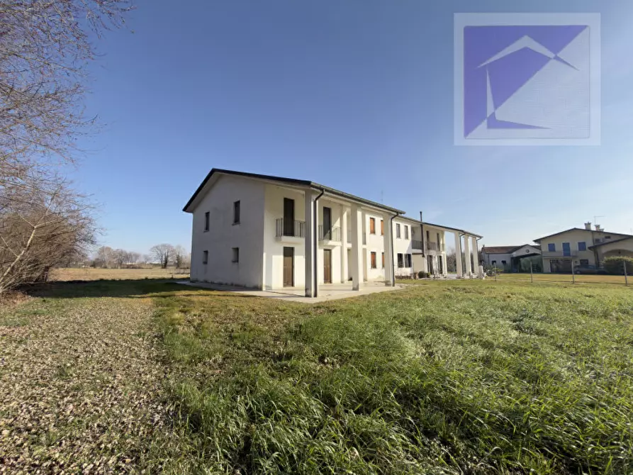 Immagine 3 di Casa bifamiliare in vendita  a Santa Giustina In Colle