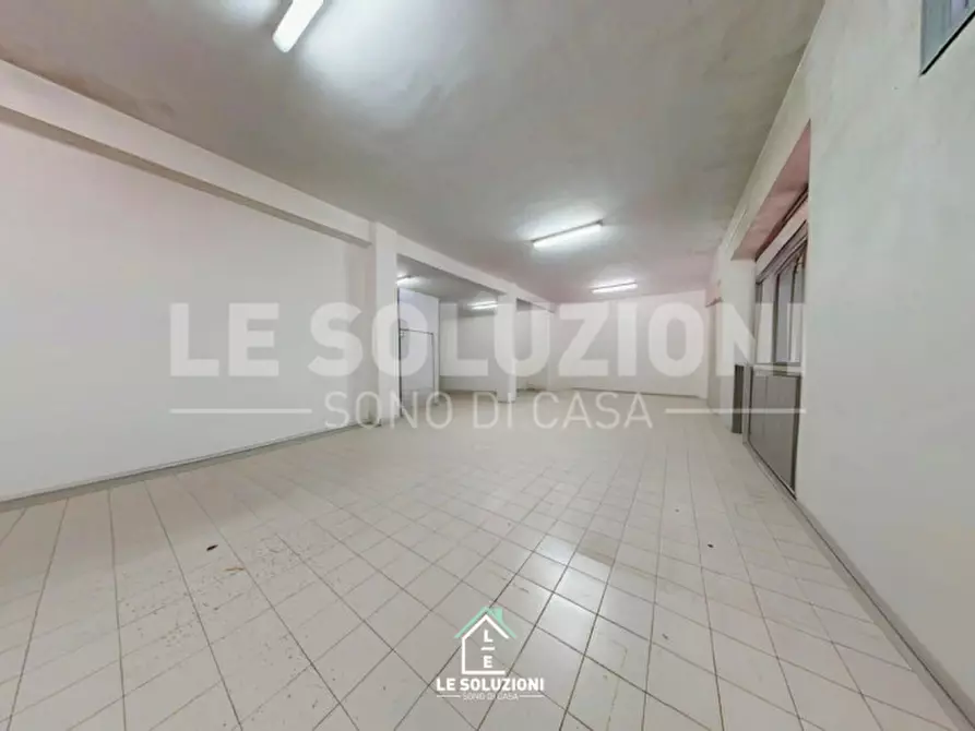 Immagine 1 di Magazzino in vendita  in via  viterbo a Noci