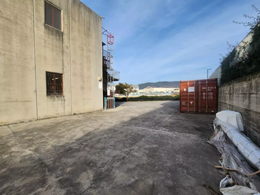 Immagine 2 di Capannone industriale in vendita  in VIA Terre delle Risaie,27 a Salerno