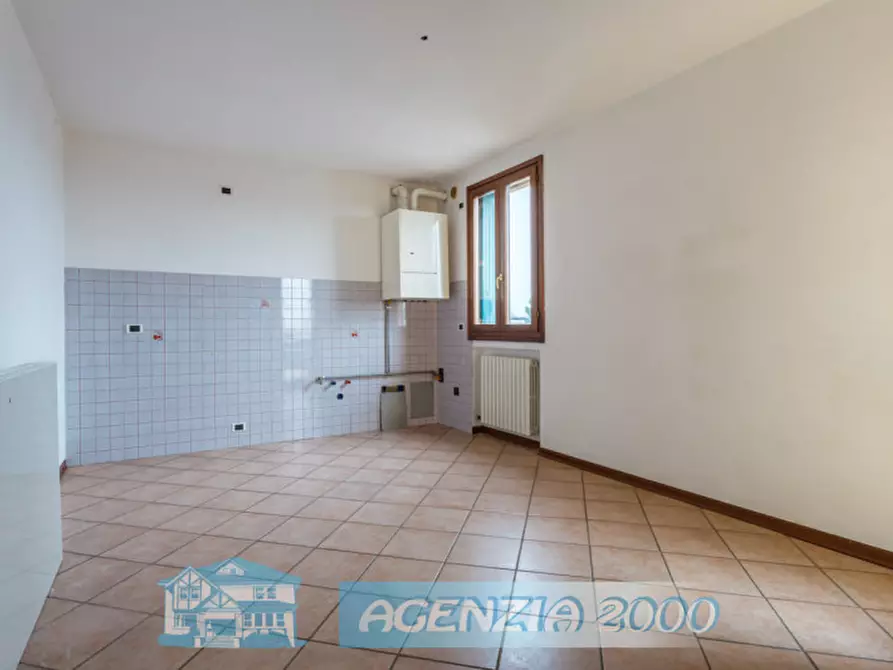 Immagine 4 di Appartamento in vendita  in Via Roma 102 a Due Carrare