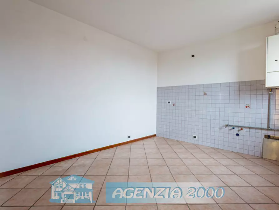 Immagine 5 di Appartamento in vendita  in Via Roma 102 a Due Carrare