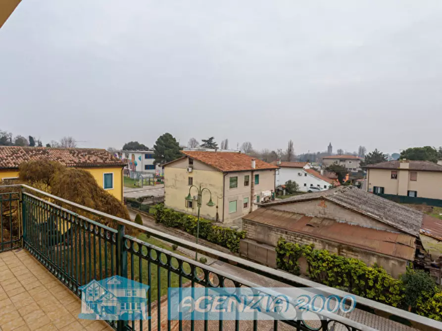 Immagine 10 di Appartamento in vendita  in Via Roma 102 a Due Carrare