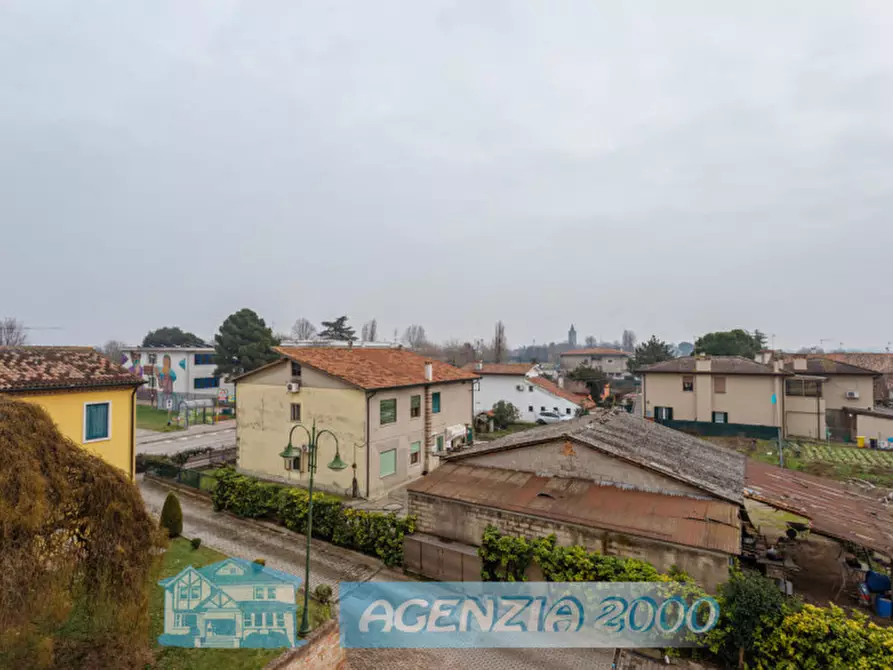 Immagine 11 di Appartamento in vendita  in Via Roma 102 a Due Carrare