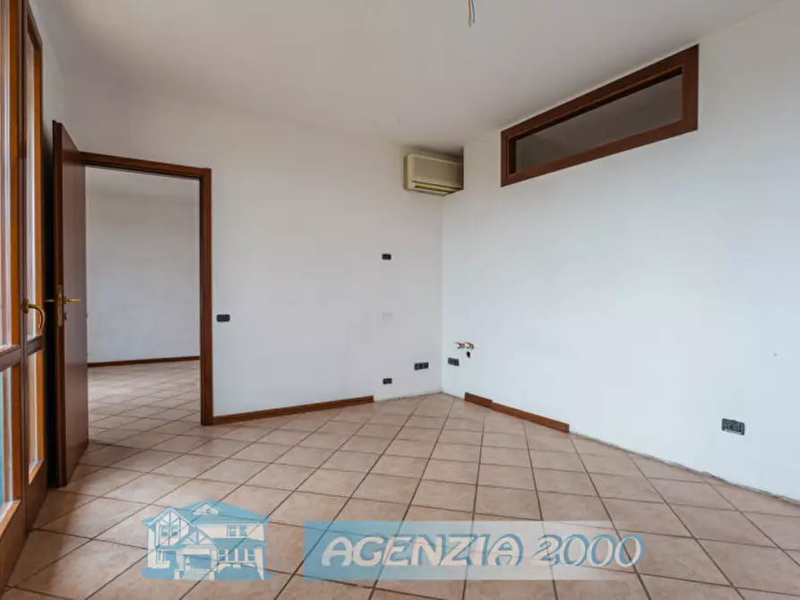 Immagine 14 di Appartamento in vendita  in Via Roma 102 a Due Carrare