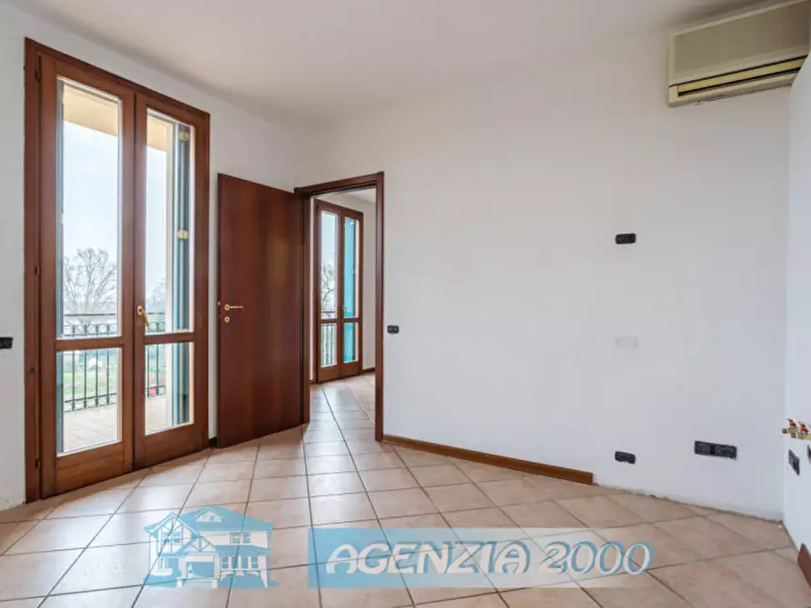Immagine 14 di Appartamento in vendita  in Via Roma 102 a Due Carrare