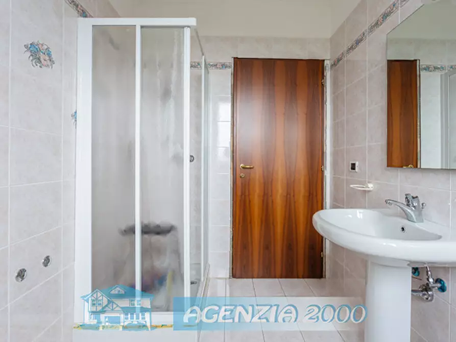 Immagine 25 di Appartamento in vendita  in Via Roma 102 a Due Carrare