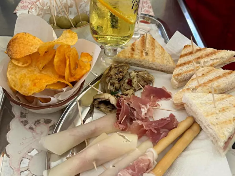 Immagine 10 di Attività commerciale in vendita  in Viale Dante a Cassino