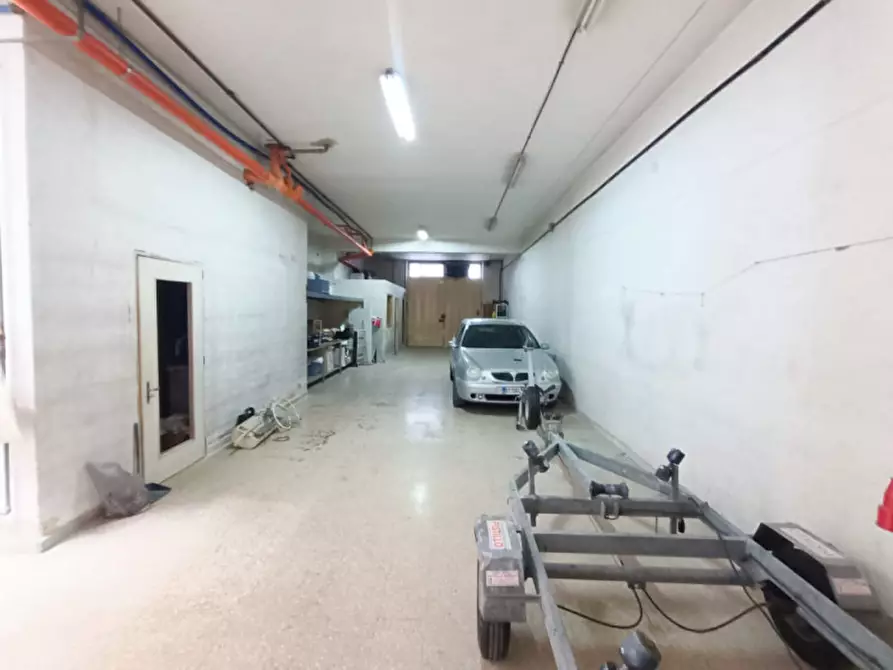 Immagine 1 di Garage in vendita  in Via Giulio Natta, 27 a Andria