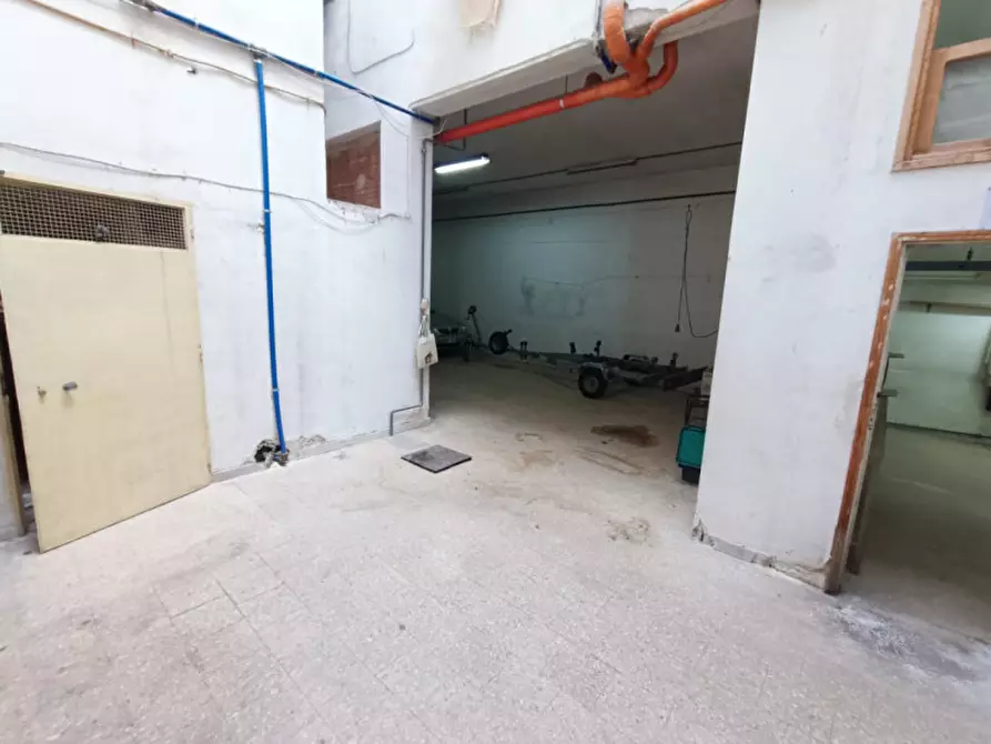 Immagine 4 di Garage in vendita  in Via Giulio Natta, 27 a Andria