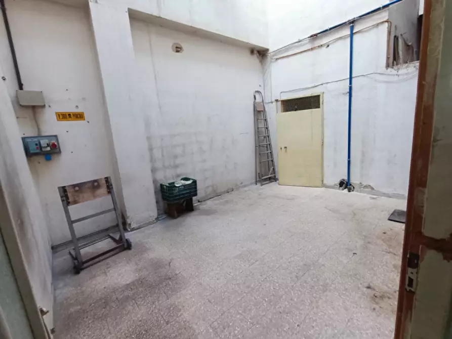 Immagine 5 di Garage in vendita  in Via Giulio Natta, 27 a Andria