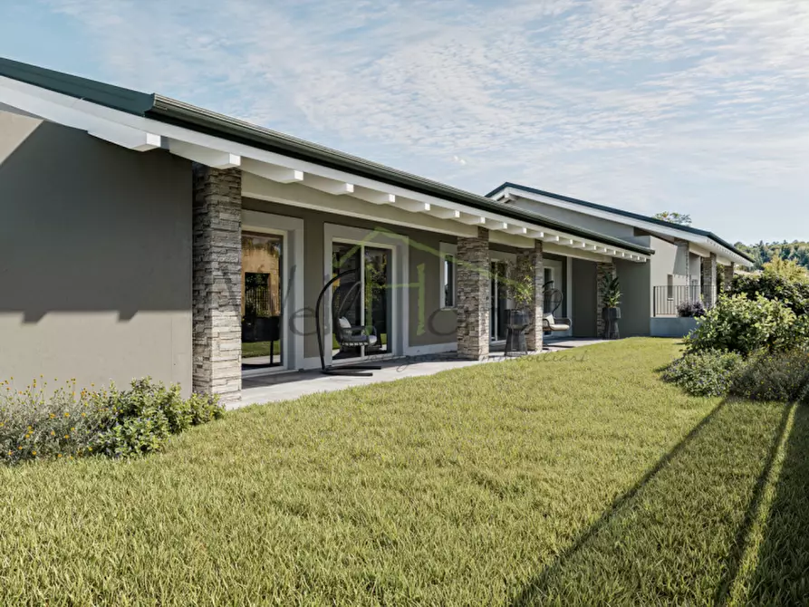 Immagine 1 di Villa in vendita  in Via Rovascio a Tavernerio