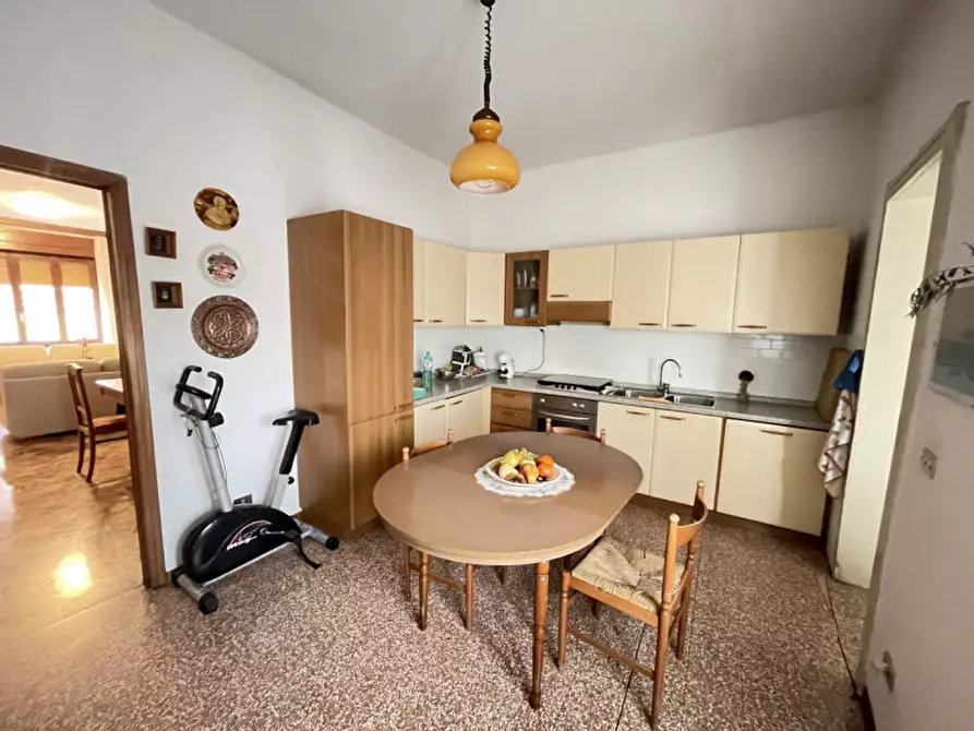 Immagine 6 di Palazzo in vendita  a Suzzara