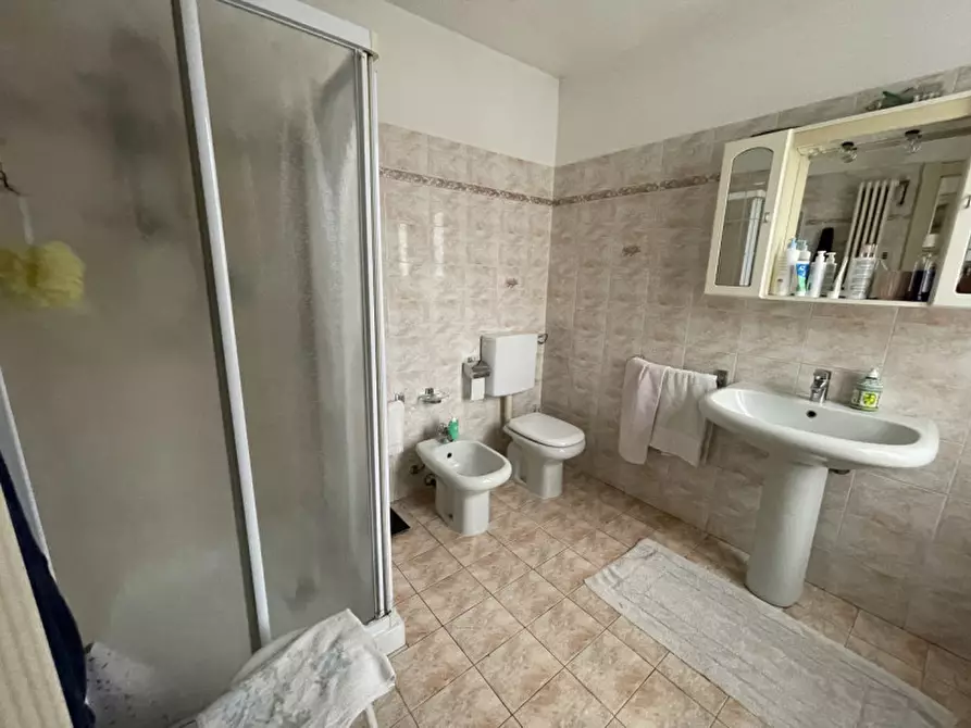 Immagine 8 di Palazzo in vendita  a Suzzara