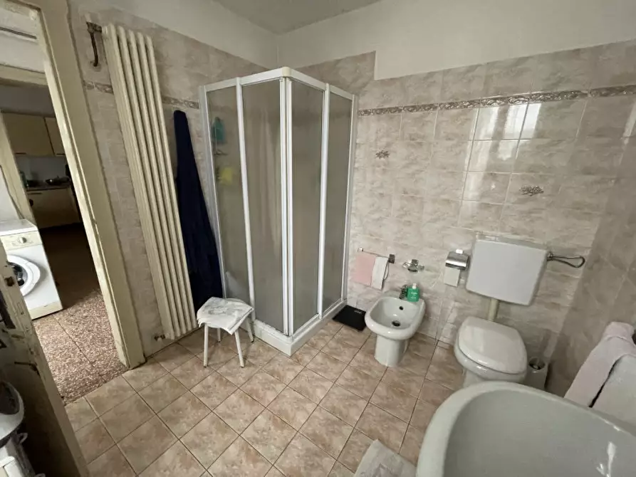 Immagine 10 di Palazzo in vendita  a Suzzara