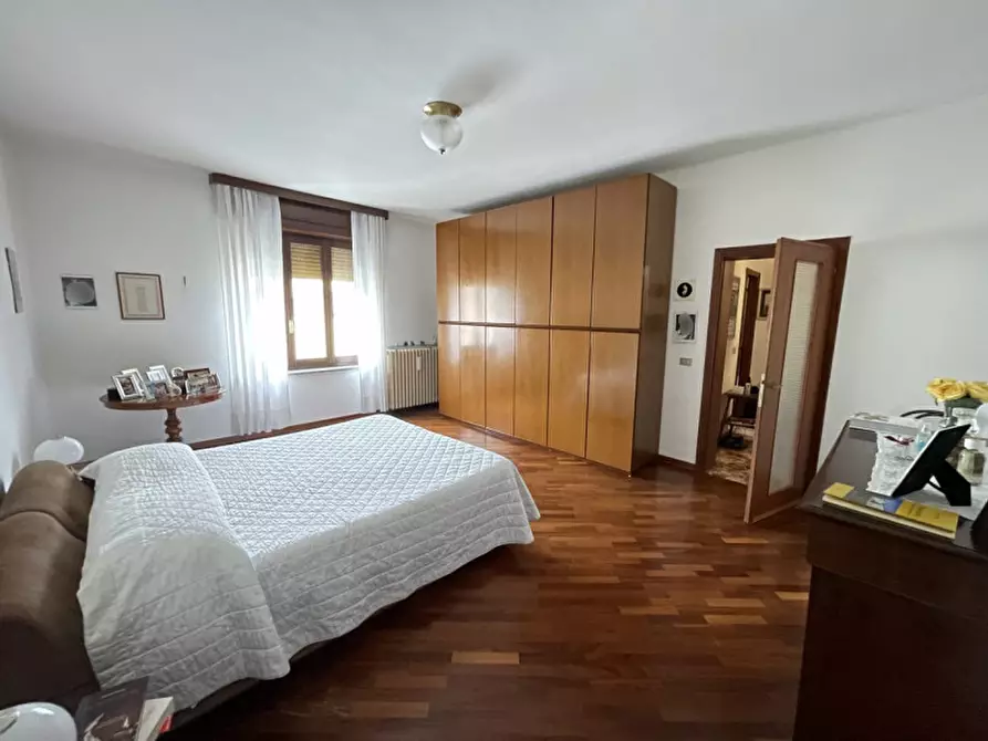 Immagine 12 di Palazzo in vendita  a Suzzara